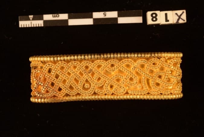 Археолог-любитель нашел в Дании крупнейший клад золота VI столетия